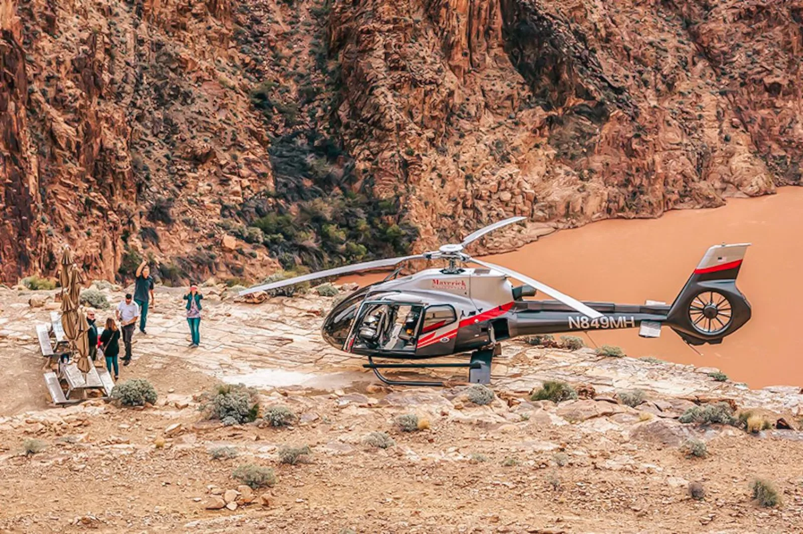 Grand Canyon West: Canyon Floor Landing Helicopter